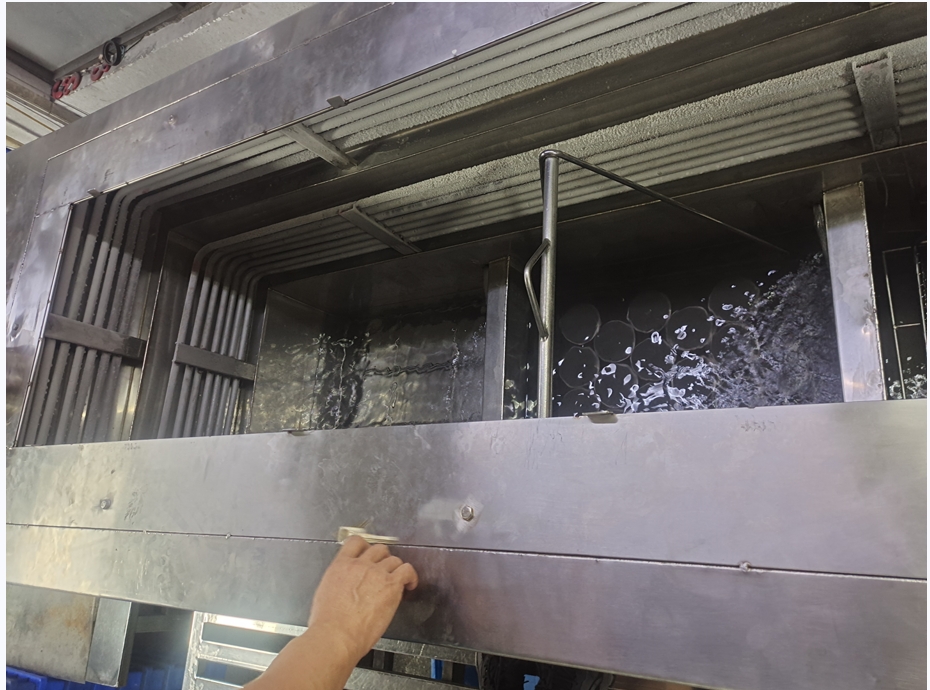 噴絲板溶劑超聲波清洗機內部